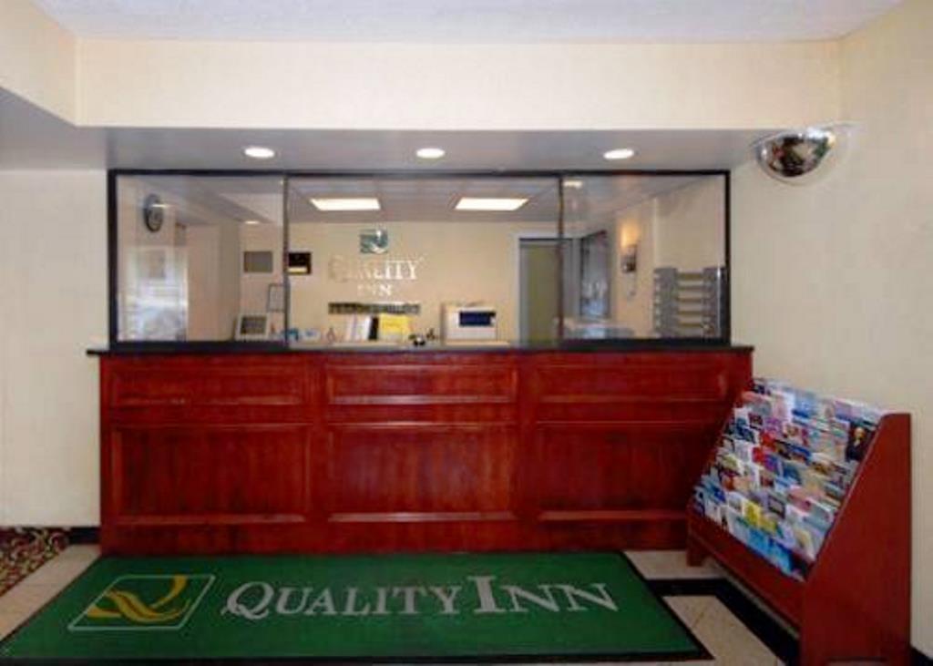 Quality Inn Takoma Park Екстериор снимка