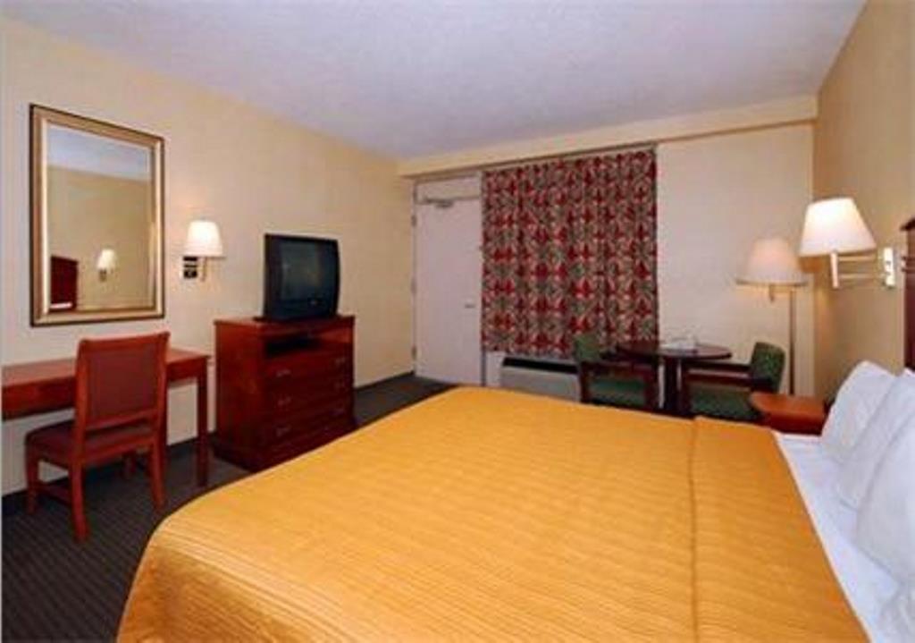 Quality Inn Takoma Park Екстериор снимка