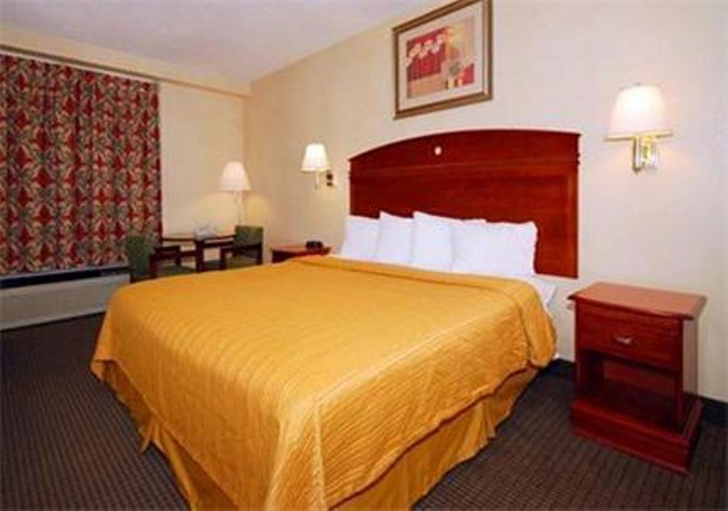 Quality Inn Takoma Park Екстериор снимка