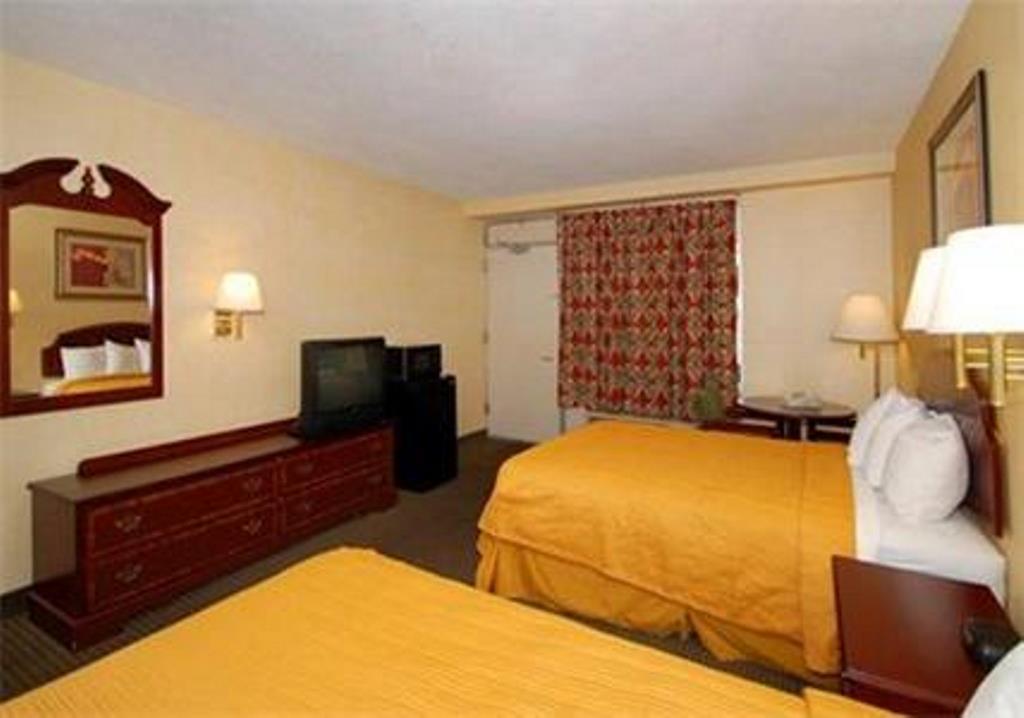 Quality Inn Takoma Park Екстериор снимка