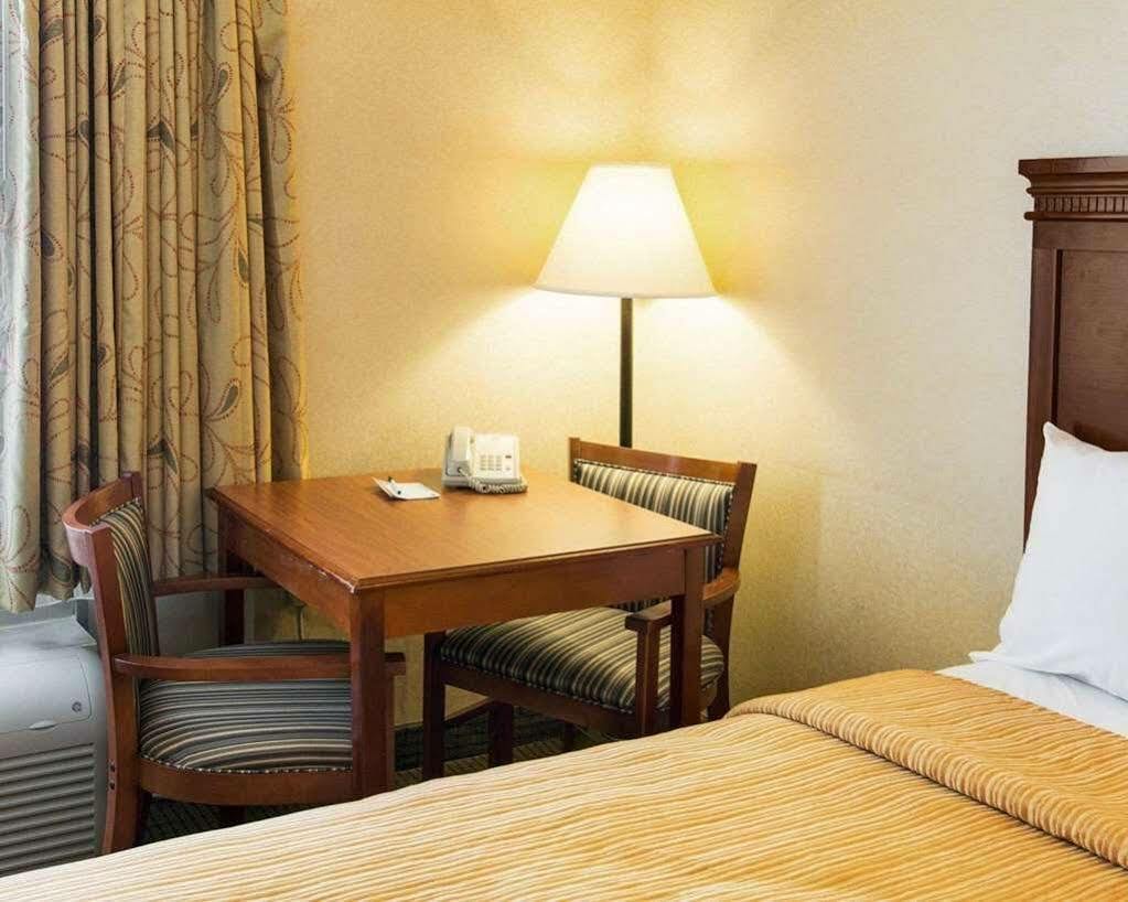 Quality Inn Takoma Park Екстериор снимка